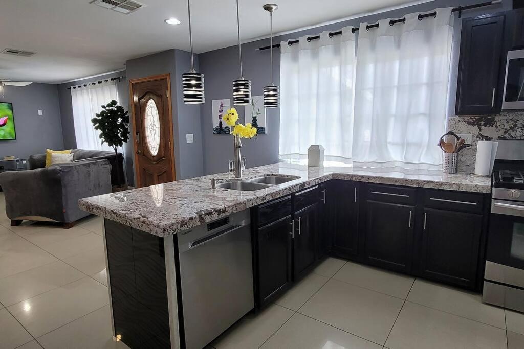 לאס וגאס K - Fully Remodeled And Professionally Decorated מראה חיצוני תמונה